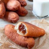 Пирожок жареный с повидлом