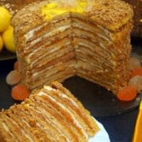 Торт "Медовый с курагой"