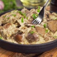 Печень куриная тушеная в сметане