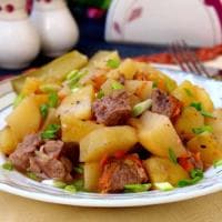 Картофель тушеный с мясом