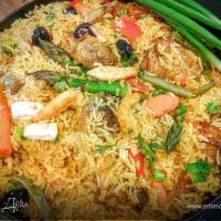 Паэлья с курицей и морепродуктами