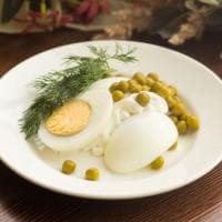 Яйцо с майонезом