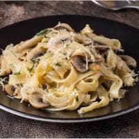 Паста с курицей шампиньонами и сливками
